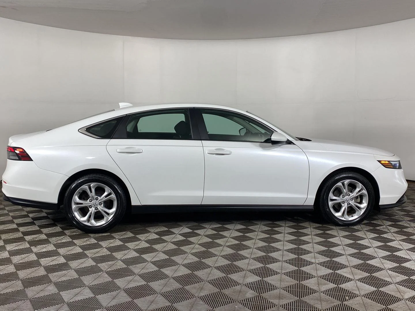 Used 2023 Platinum White Pearl Honda LX image 7