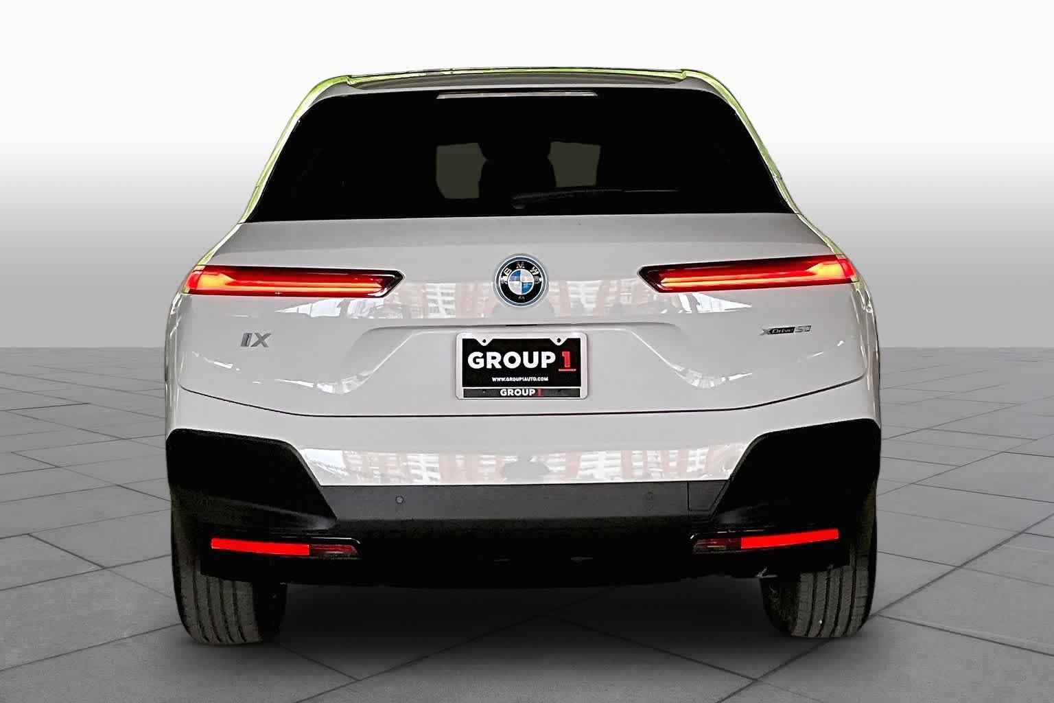 Used 2024 Alpine White BMW xDrive50 image 4