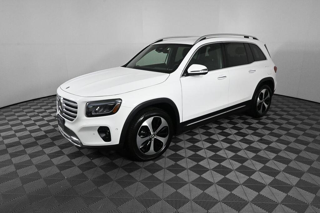 Used 2024 Polar White Mercedes-Benz GLB 250 image 1