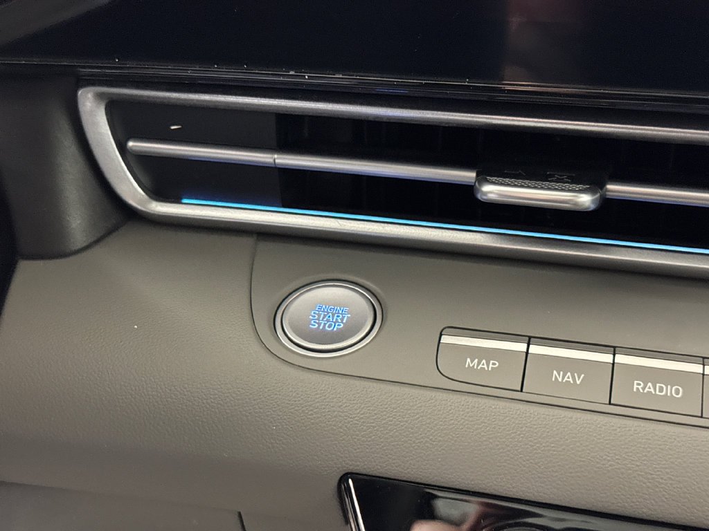Used 2025 Gray Hyundai SEL Convenience image 29