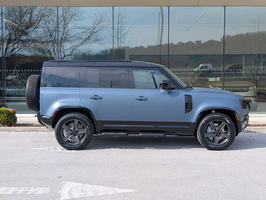 New 2026 Tasman Blue Land Rover X-Dynamic SE image 7