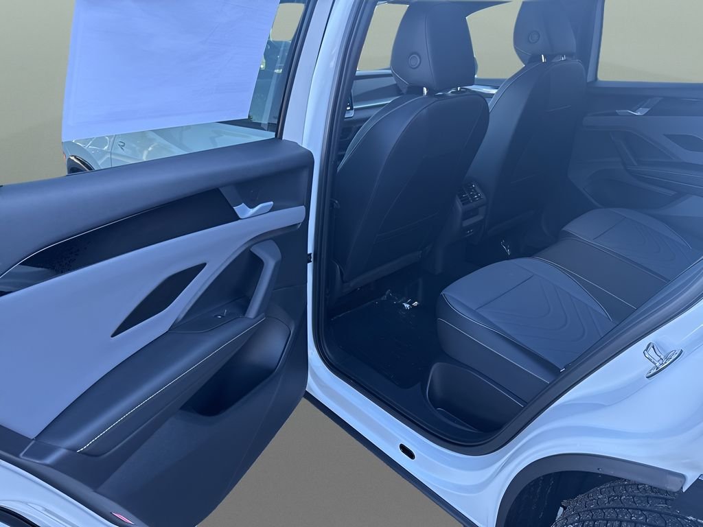 Used 2026 Opal White Volkswagen 2.0T SE R-Line Black image 25
