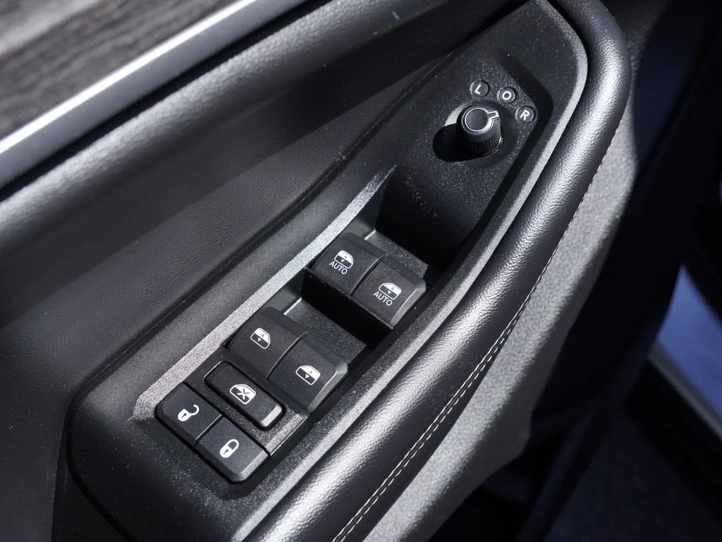 Used 2024 Silver Jeep Limited image 11