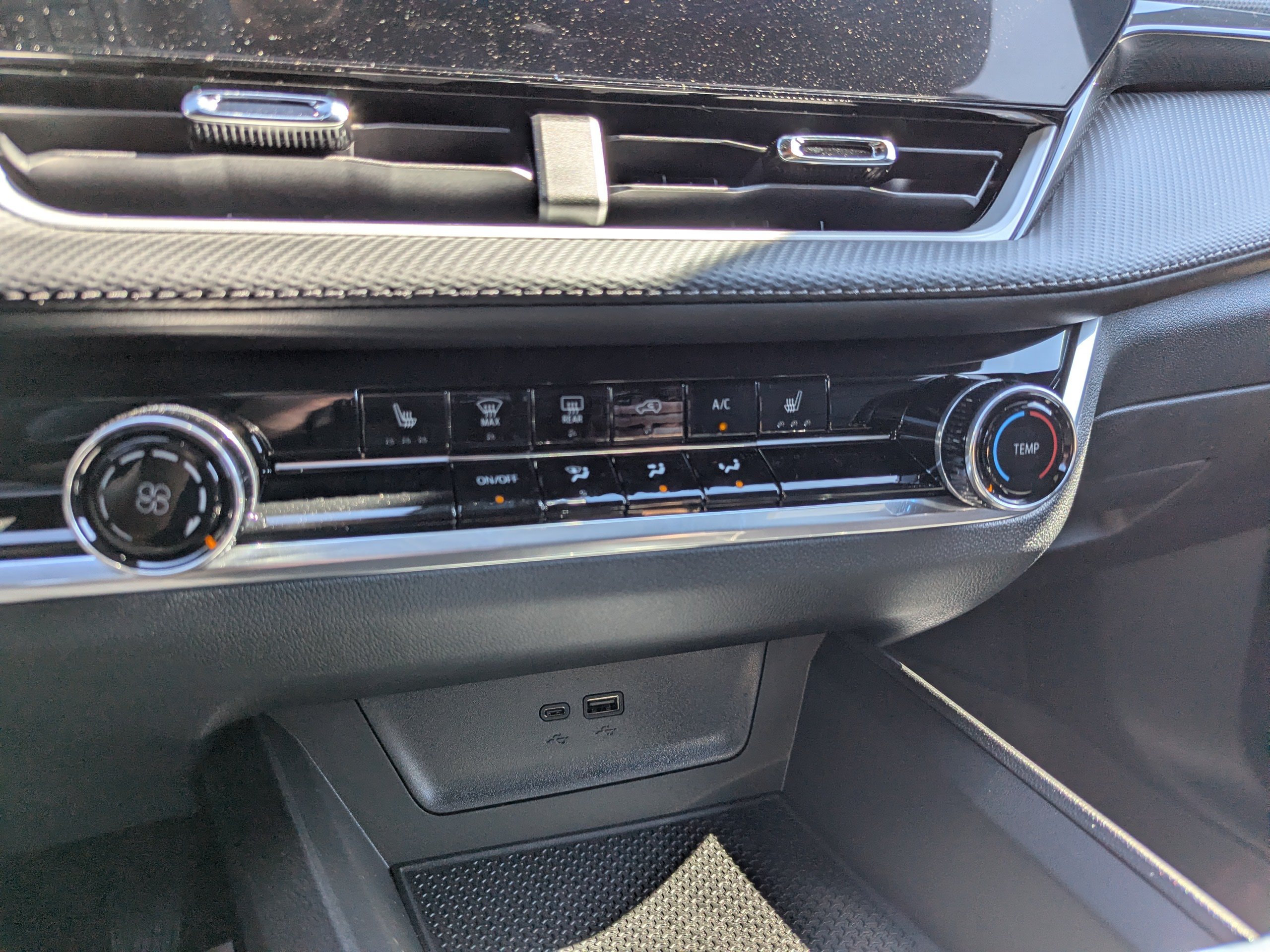 2027 Chevrolet Equinox LT - Photo 23