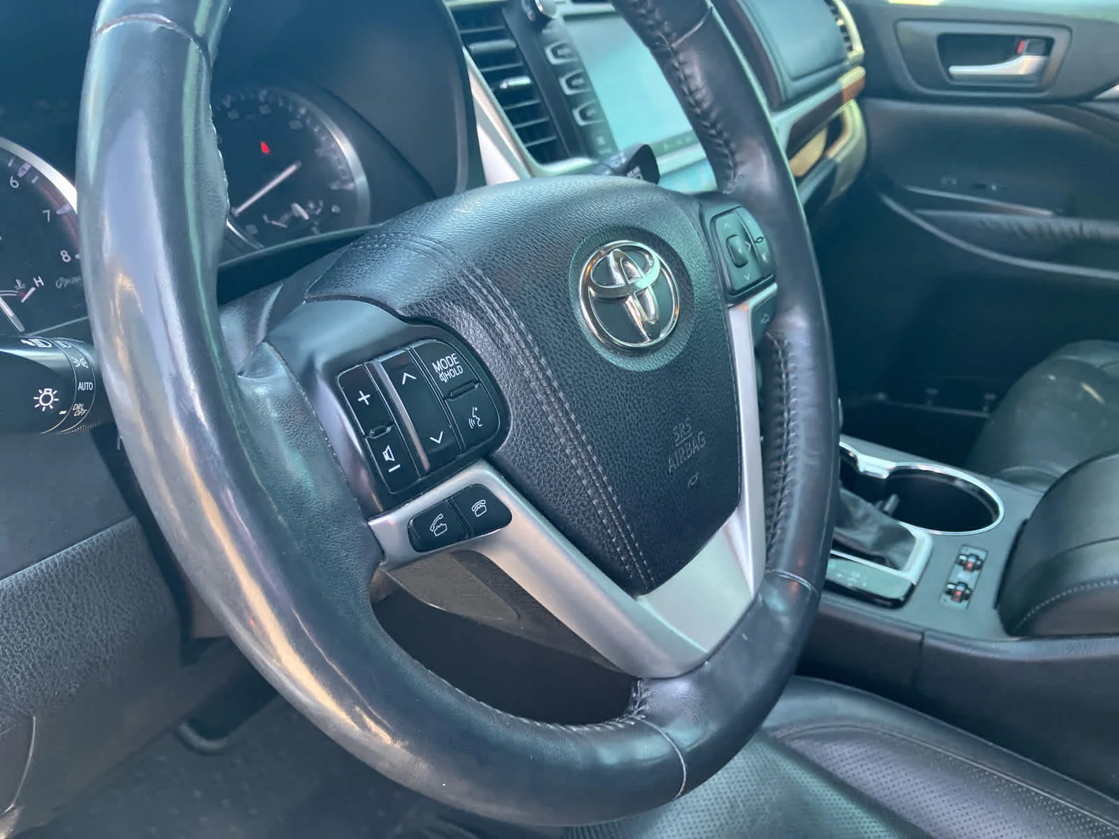 Used 2016 Blizzard Pearl Toyota Limited Platinum image 9