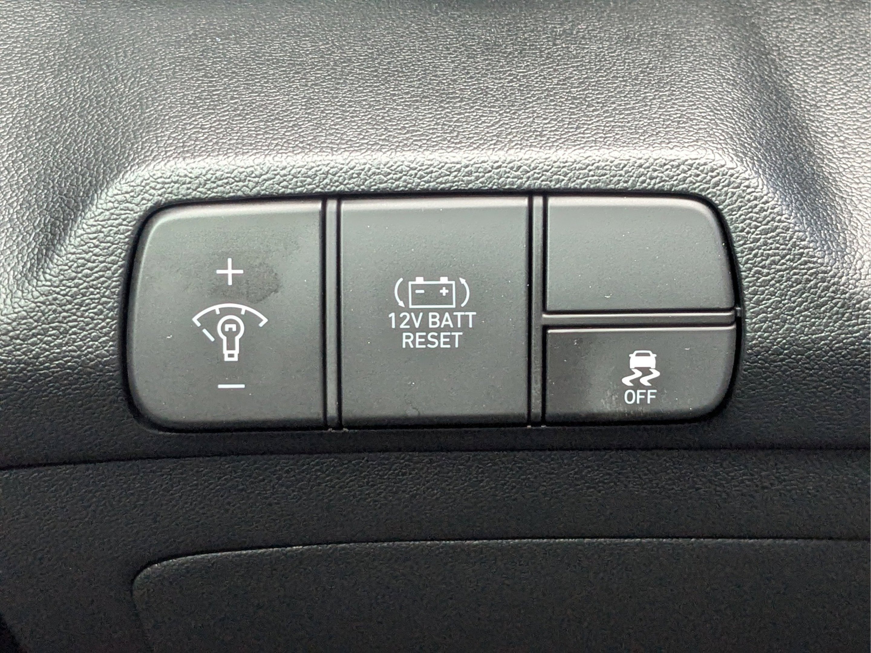 2024 Hyundai Elantra Limited - Photo 24