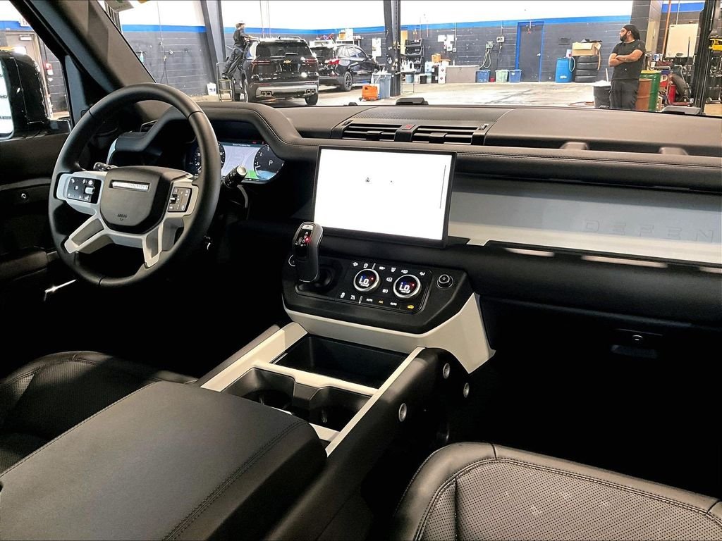 Used 2025 Blue Land Rover S image 14