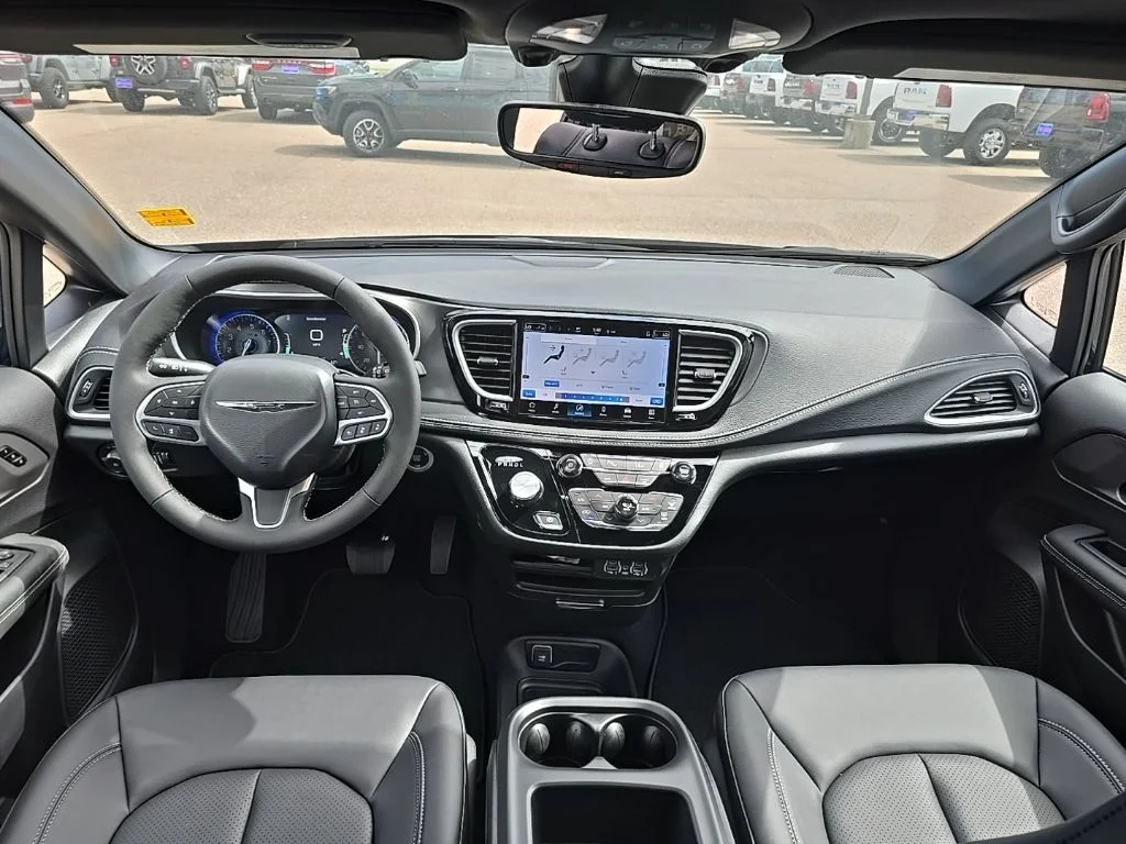2025 Chrysler Pacifica Select - Photo 18