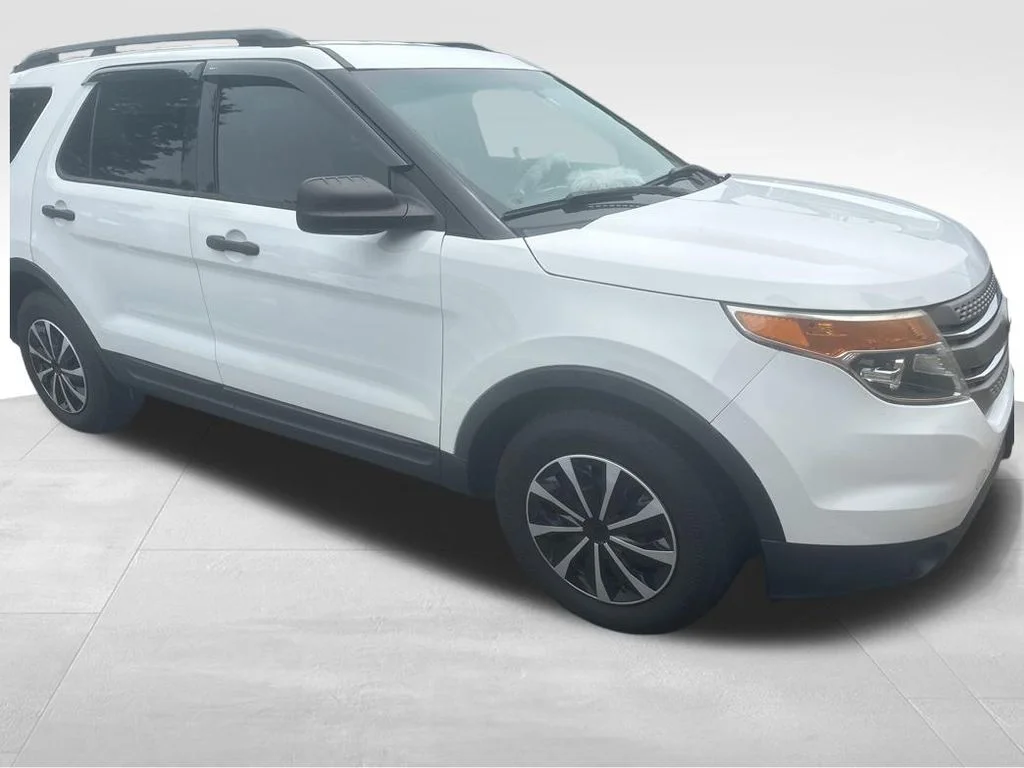 Used 2013 White Ford Base image 20