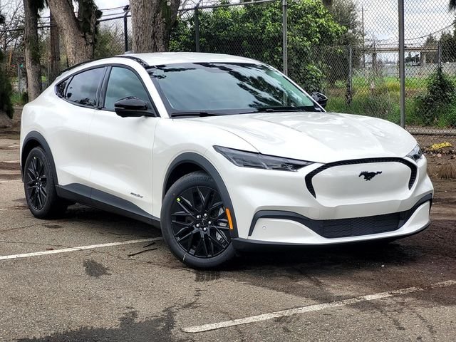 New 2026 White Ford Select image 1