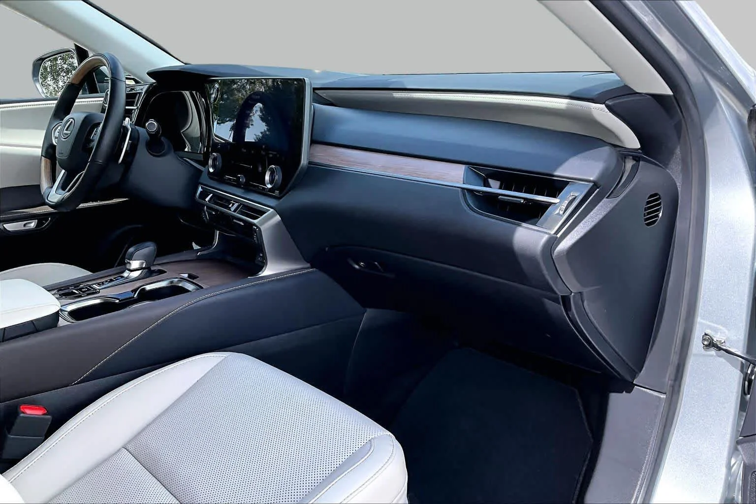 Used 2024 Iridium Lexus Premium image 19