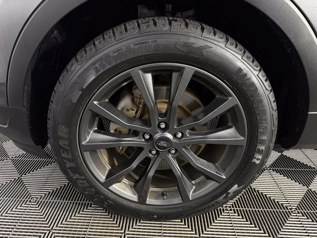 Used 2018 Gray Ford XLT image 9