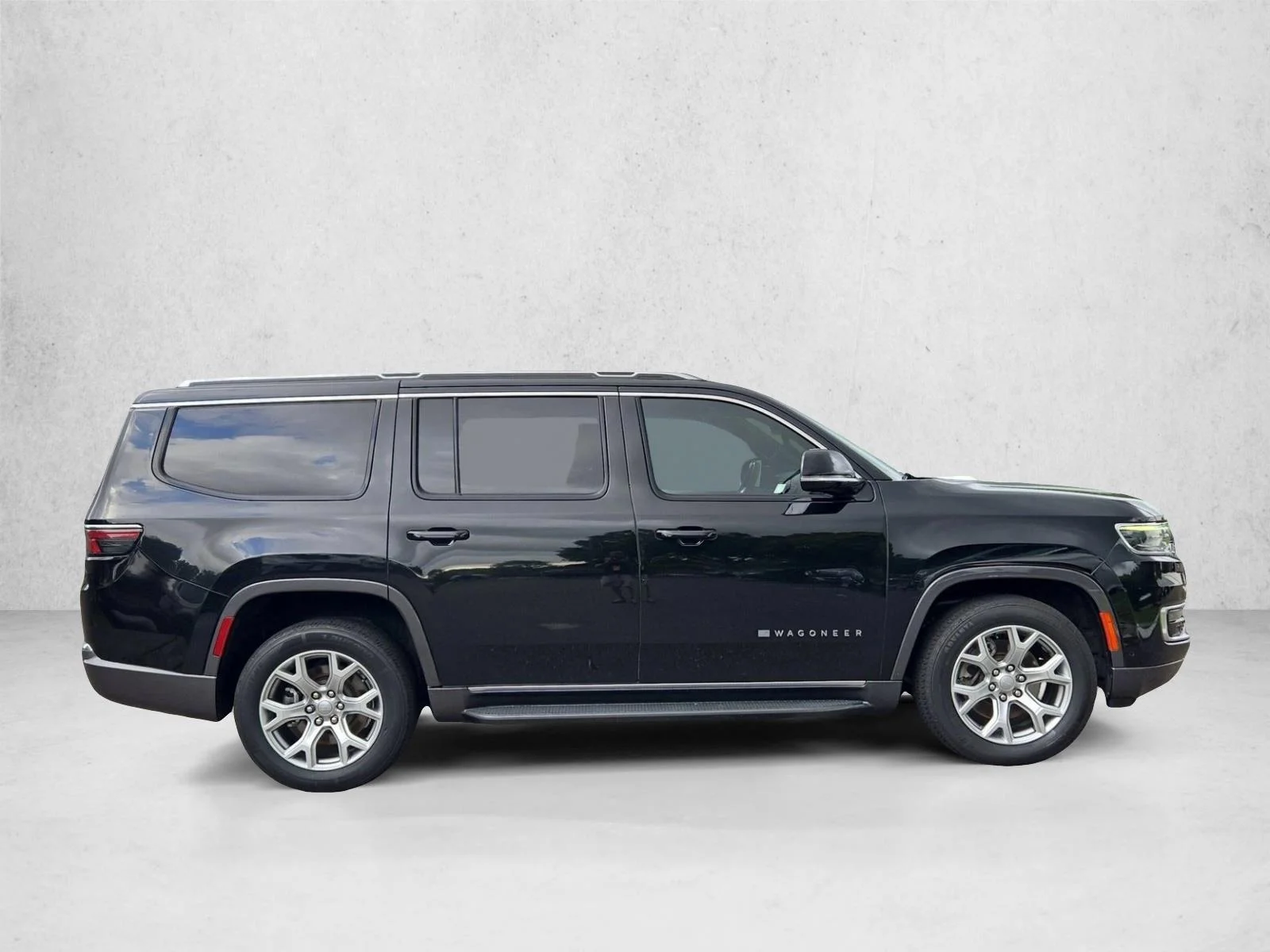 Used 2022 Diamond Black Crystal Pearlcoat Jeep Series II image 4