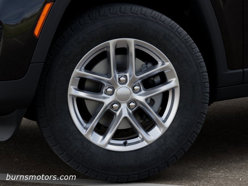 New 2026 Diamond Black Crystal Pearl-Coat Exterior Paint Jeep Laredo image 8