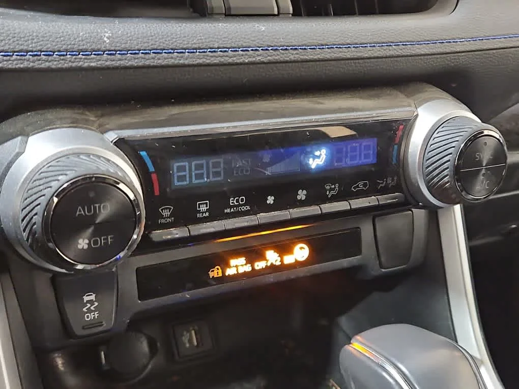 Used 2023 Wind Chill Pearl Toyota Hybrid SE image 15