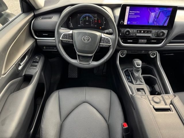 Used 2024  Toyota XLE image 16