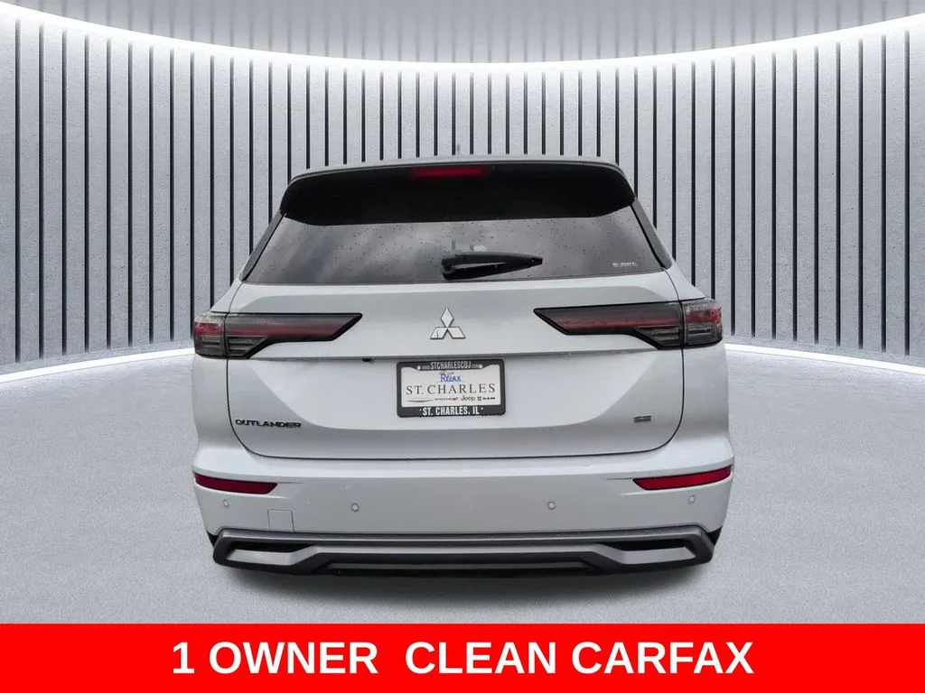 Used 2025 White Mitsubishi SE image 4