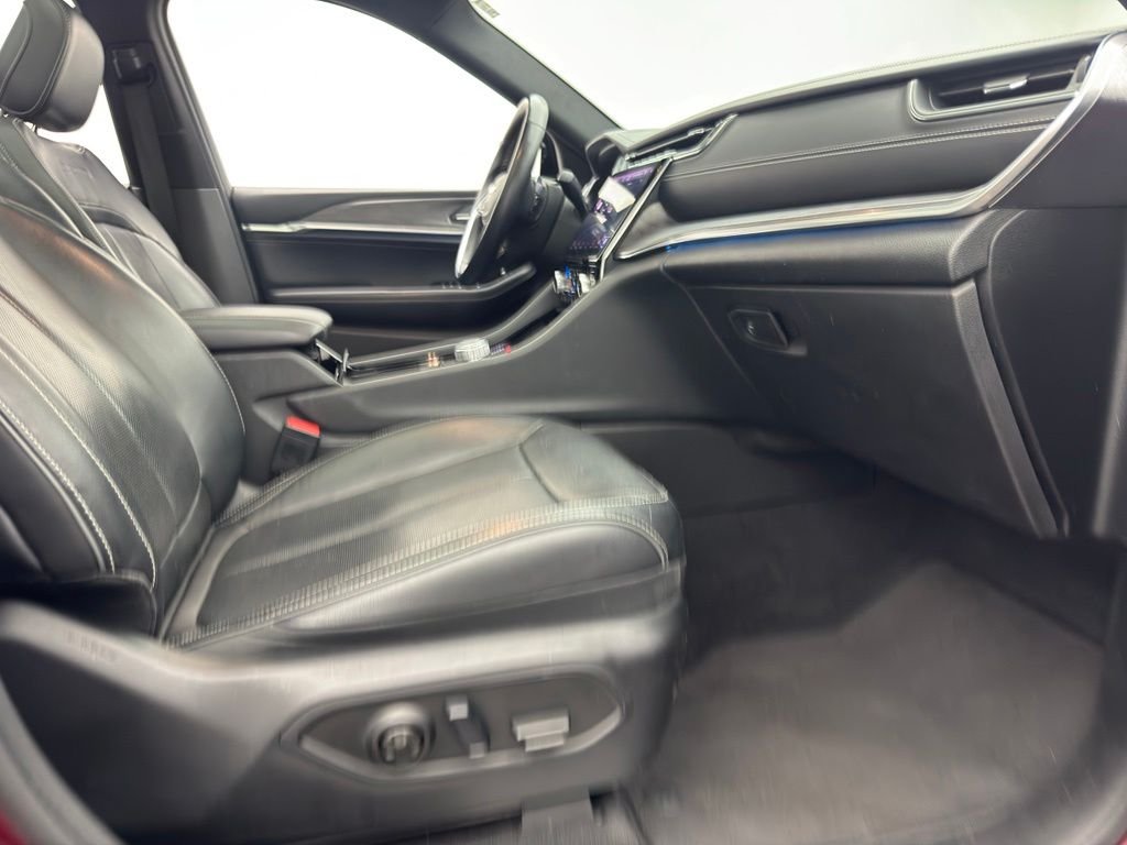 Used 2022 Velvet Red Pearlcoat Jeep Overland image 42