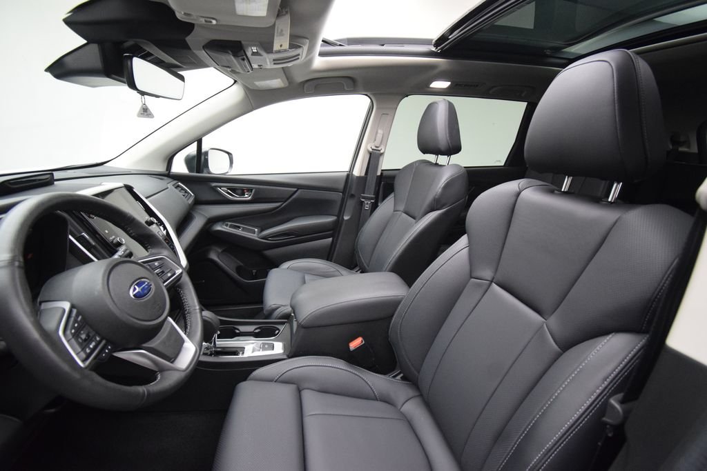 Used 2025 Crystal White Pearl Subaru Limited image 23