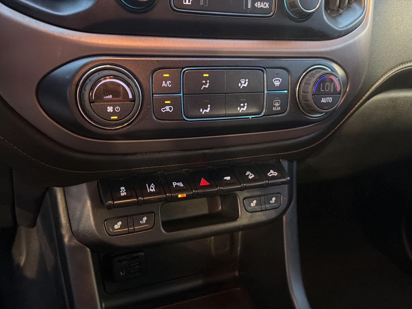Used 2021 Satin Steel Metallic GMC 4WD AT4 w/Leather image 28