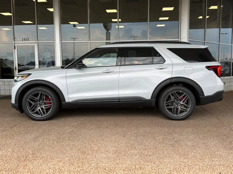 New 2026 Space White Metallic Ford ST 4WD image 2