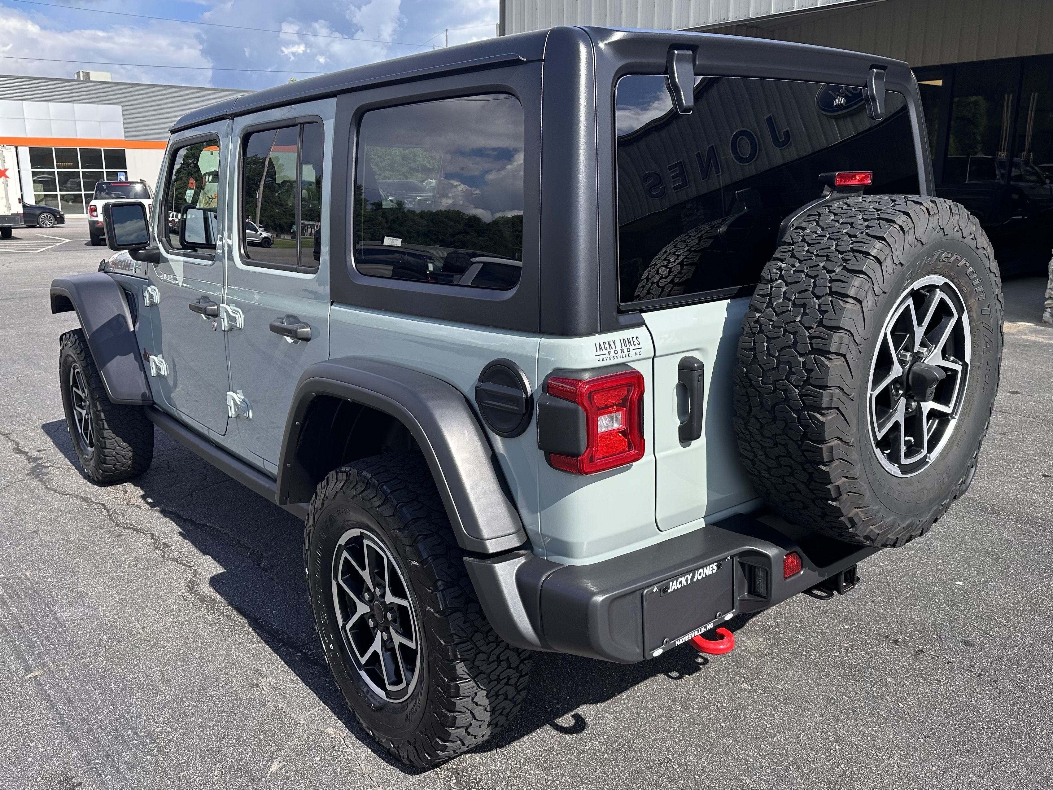 Certified Used 2024 Earl Clearcoat Jeep Rubicon image 8