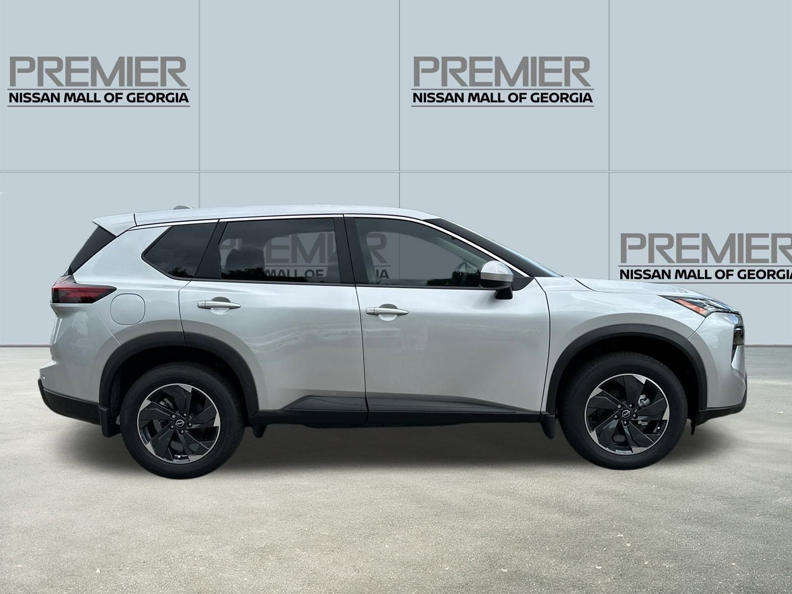 2025 Nissan Rogue SV - Photo 4