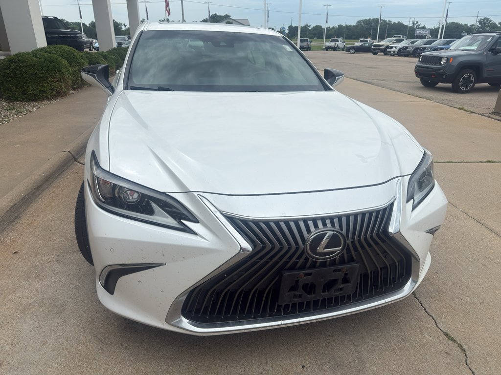 Used 2020 Eminent White Pearl Lexus Base image 3