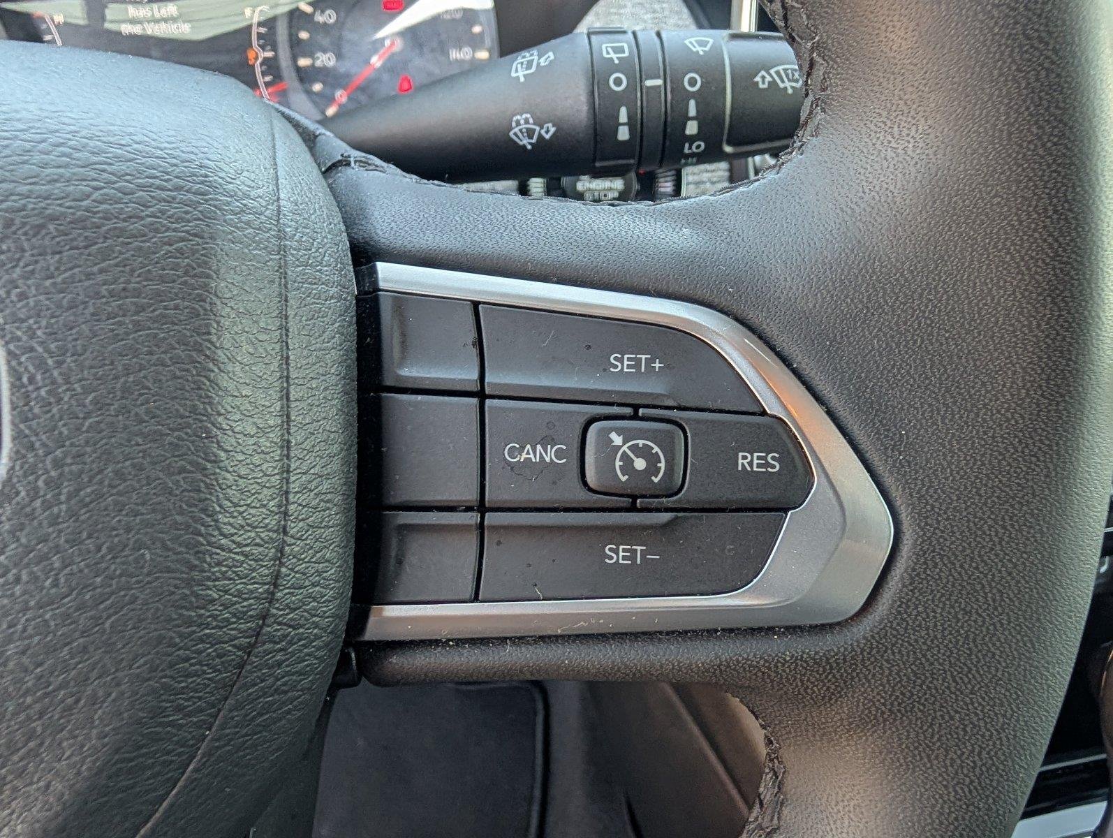 Used 2025 Red Hot Pearlcoat Jeep Latitude image 32