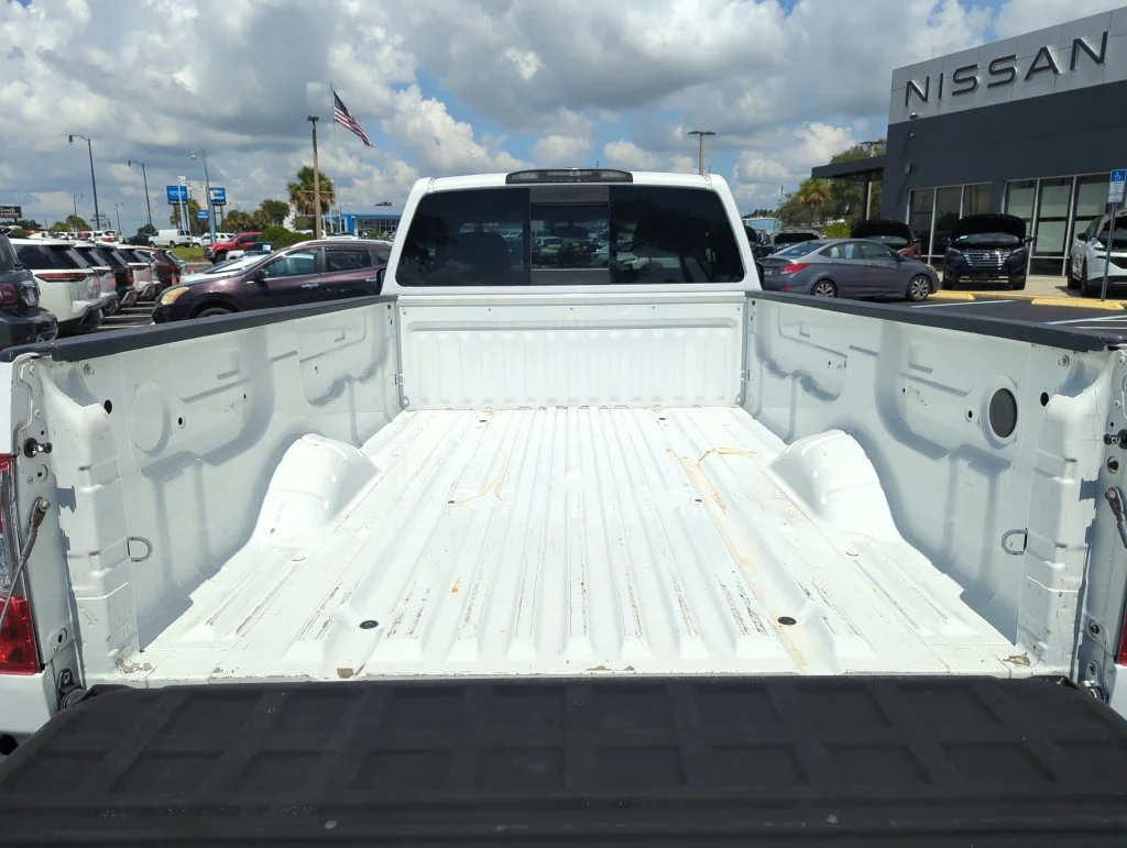 Used 2019 White Nissan S image 19