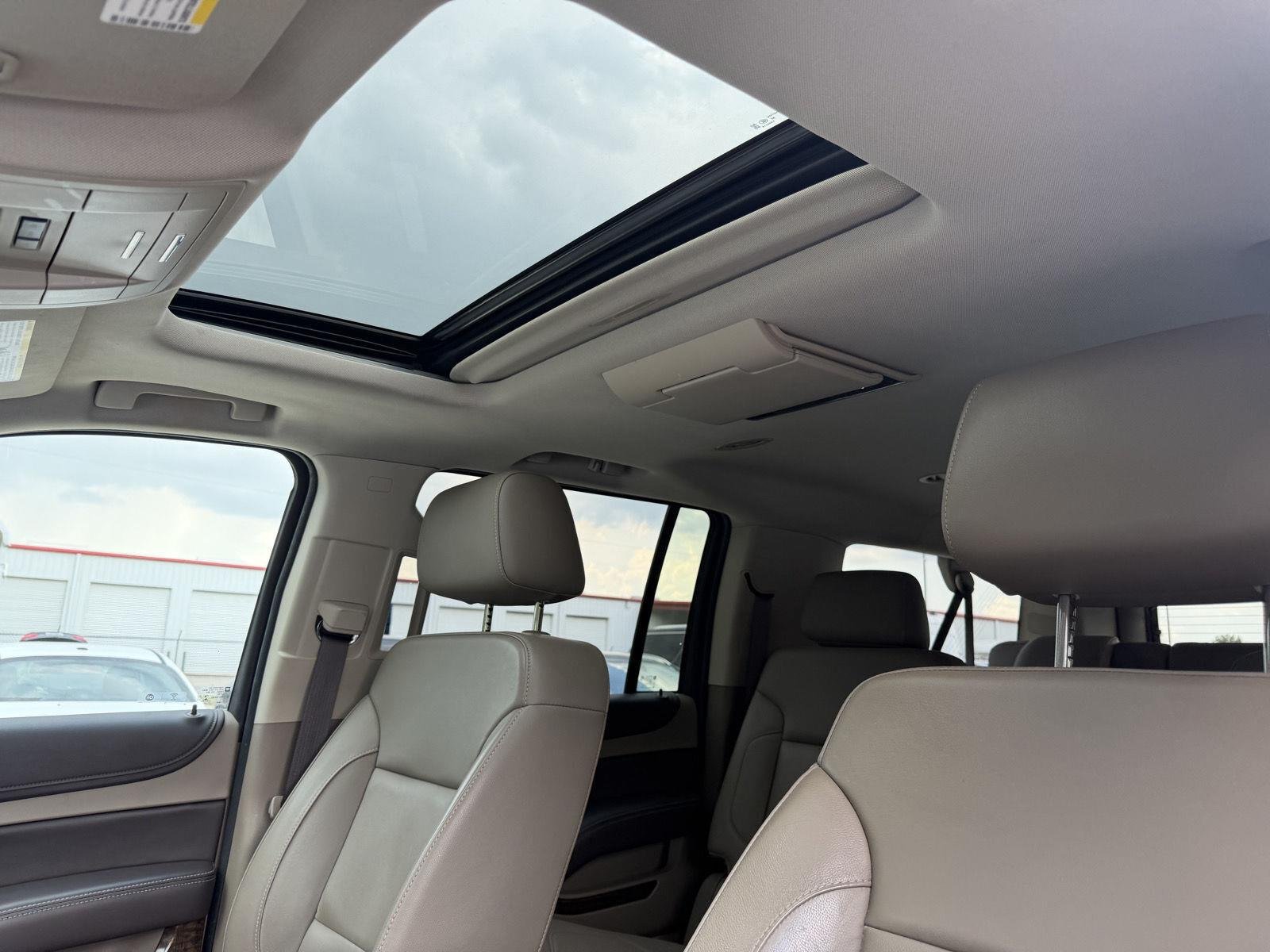 Used 2020 Iridescent Pearl Tricoat Chevrolet LT image 14