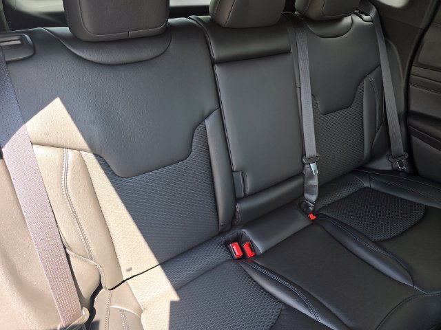 New 2026 Fathom Blue Pearl-Coat Exterior Paint Jeep Latitude image 28
