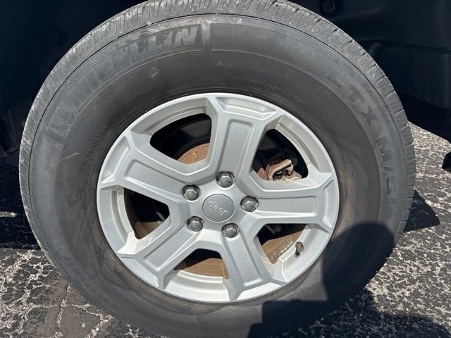 Used 2022 White Jeep Unlimited Sport S image 27