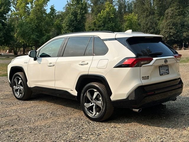 Used 2023 Ice Toyota SE image 7