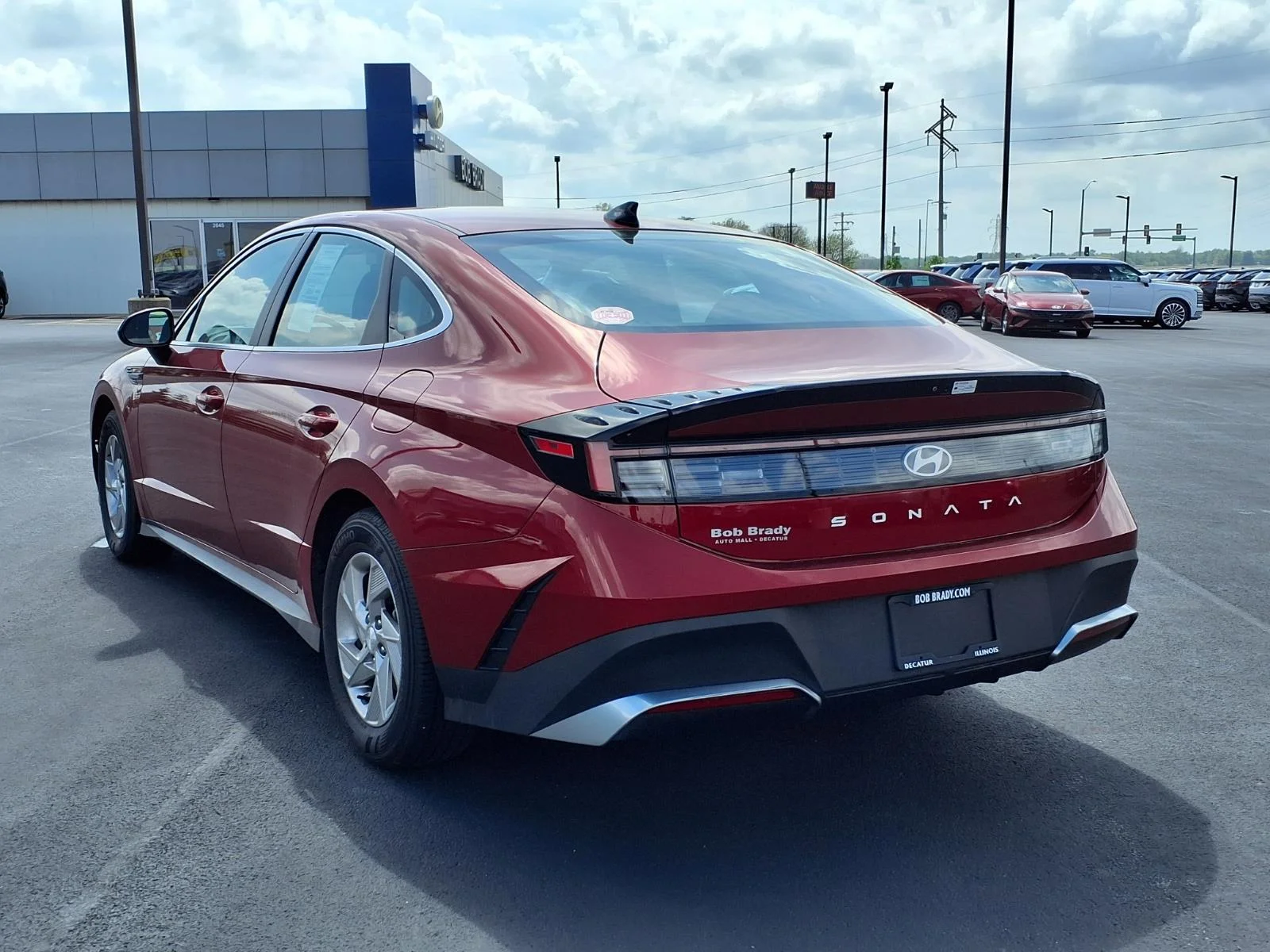 Used 2025 Ultimate Red Metallic Hyundai SE image 16