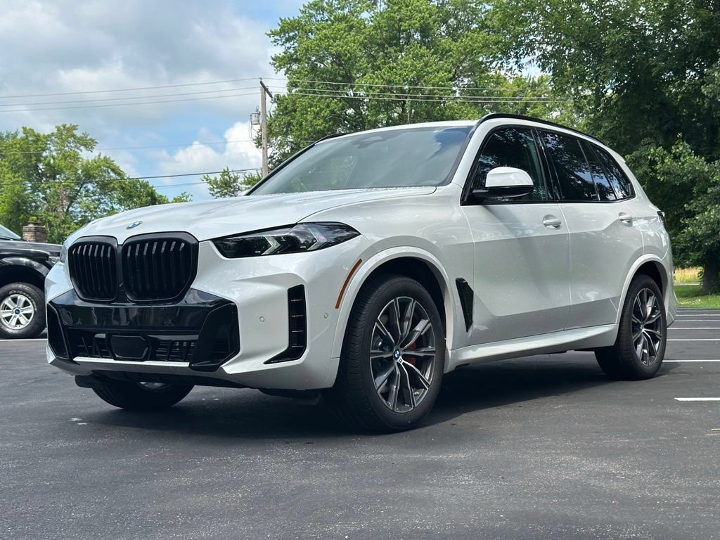 New 2026 Mineral White Metallic BMW xDrive40i image 3
