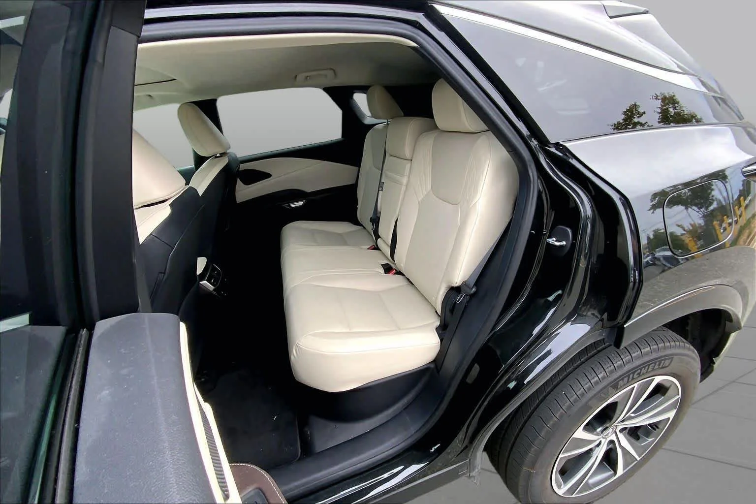 Certified Used 2024 GRAPHITE BLACK GF. Lexus Premium image 21