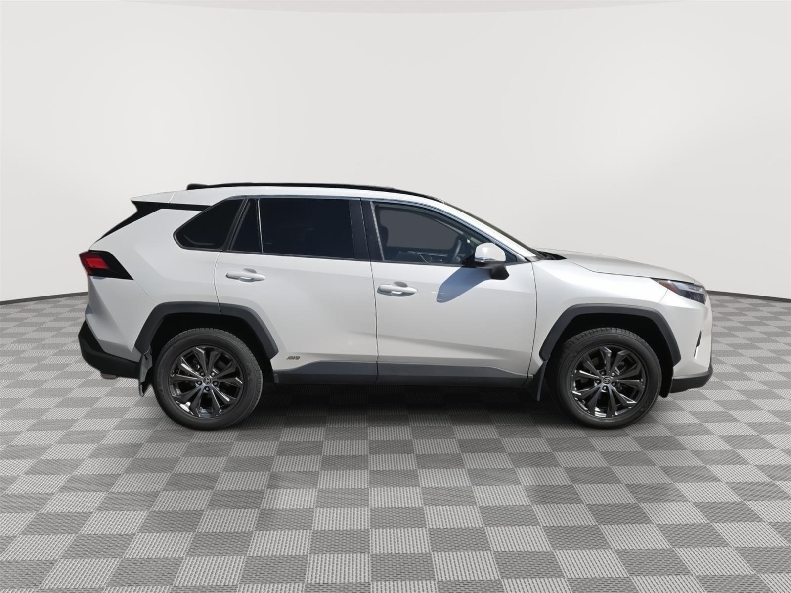 Used 2024 Wind Chill Pearl Toyota XLE Premium image 12