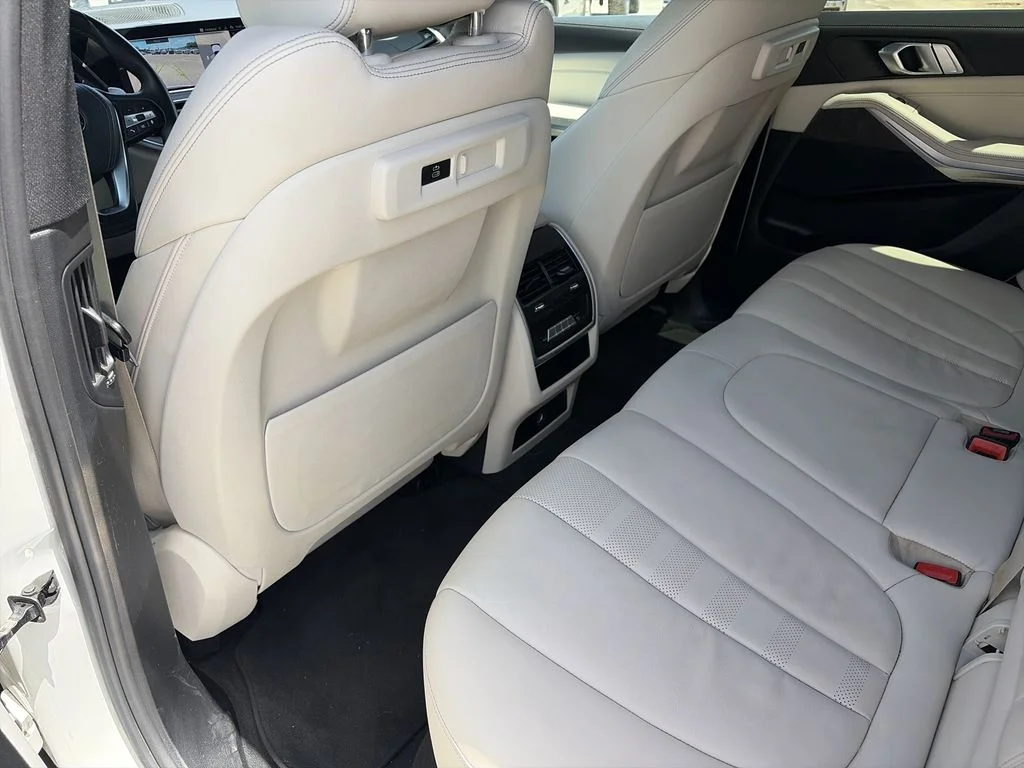 Used 2020 White BMW sDrive40i image 29
