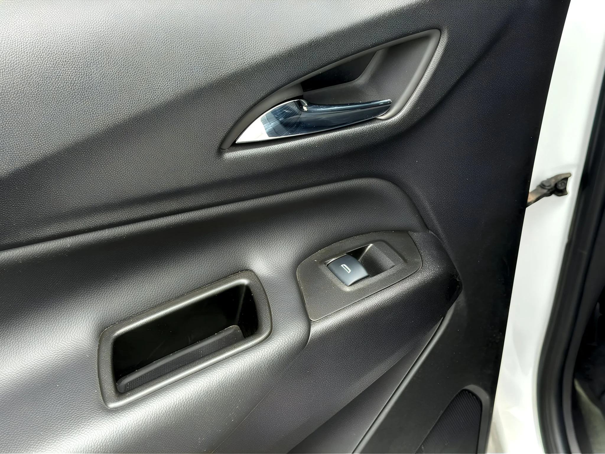 Used 2024 Summit White Chevrolet LT image 25