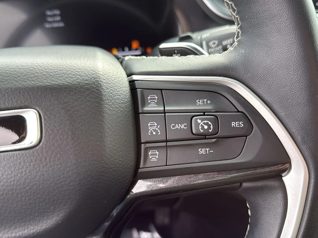 Used 2021 White Jeep Altitude image 19