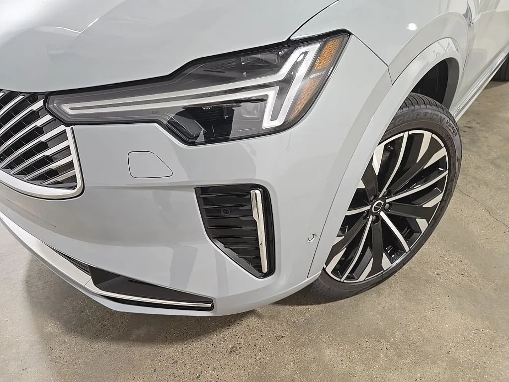 2026 Volvo XC90 Plus - Photo 11