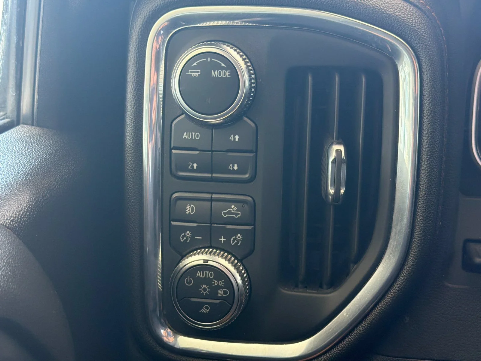 Used 2022 ONYX BLACK GMC AT4 image 31
