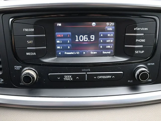 Used 2016 Snow White Pearl Kia EX image 18