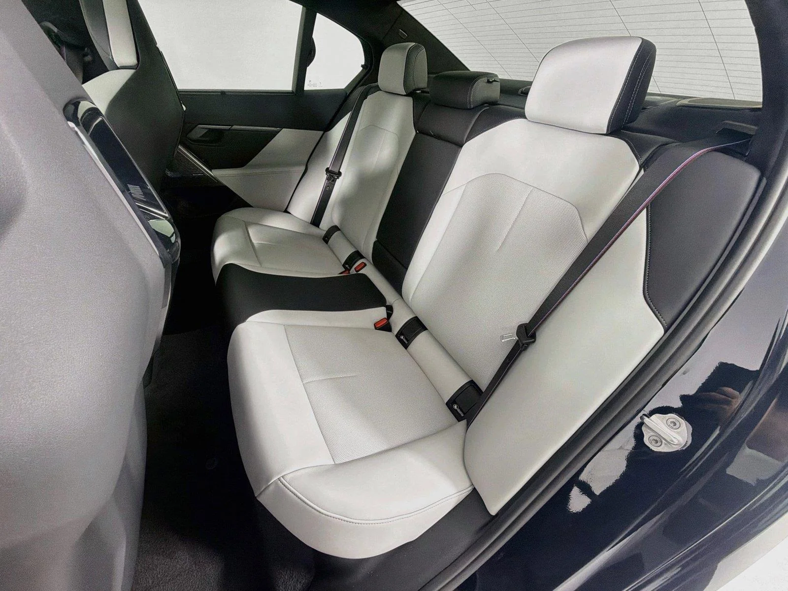 Used 2027 Carbon Black Metallic BMW  image 21