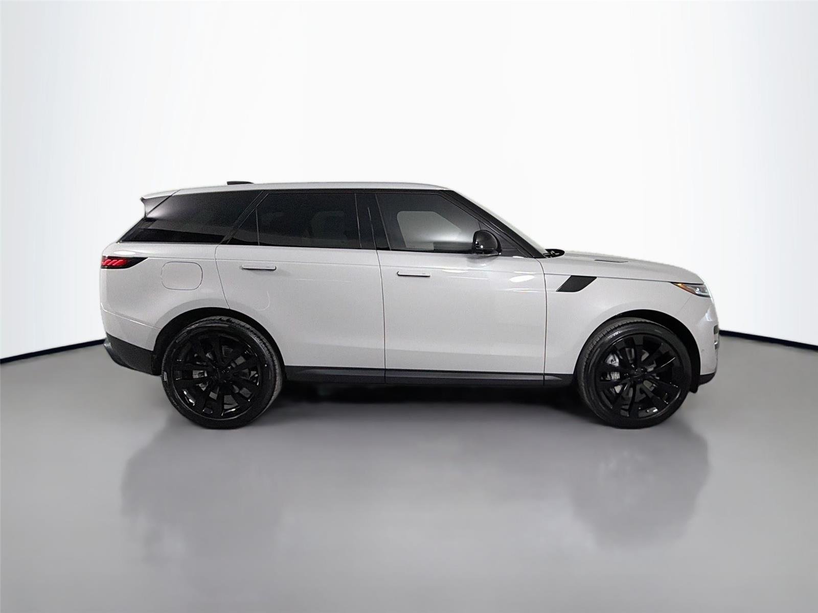 New 2026 Borasco Grey Land Rover SE P360 image 4