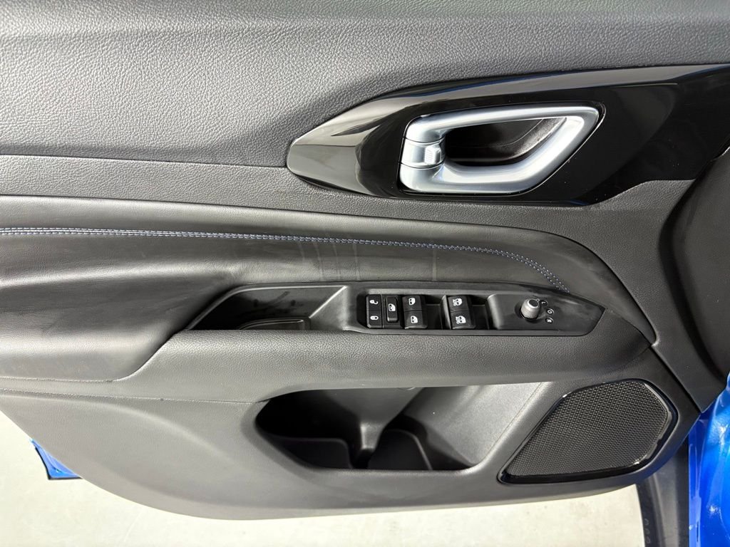 New 2026 Hydro Blue Pearlcoat Jeep Latitude image 16