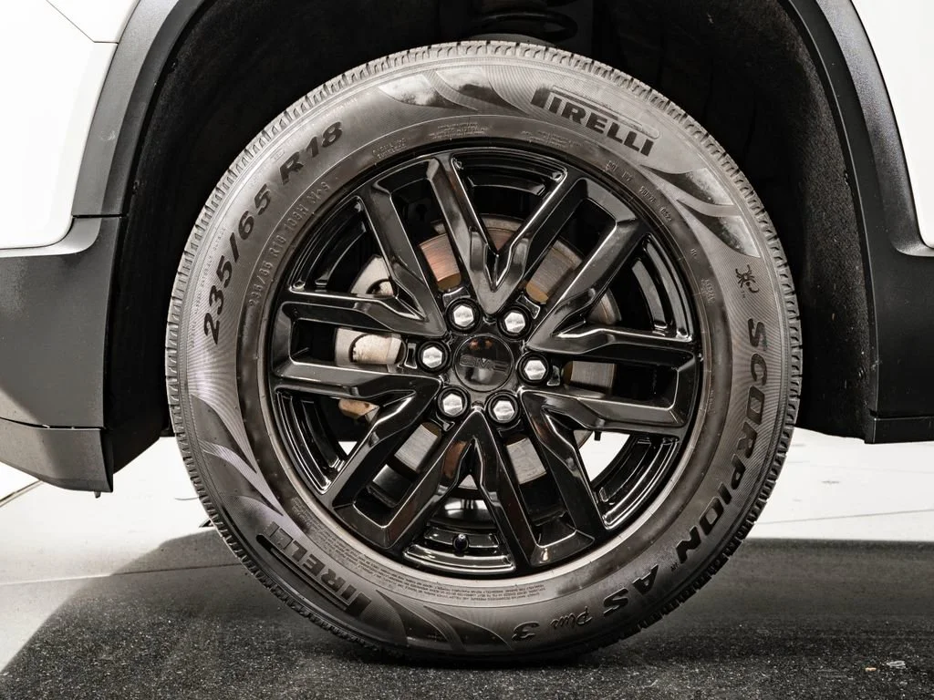 Used 2019 White Frost Tricoat GMC SLT-1 image 13