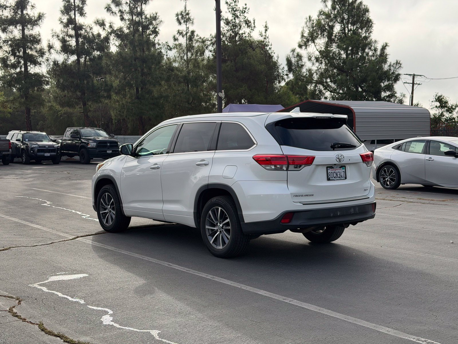 Used 2018 Blizzard Pearl Toyota XLE image 3