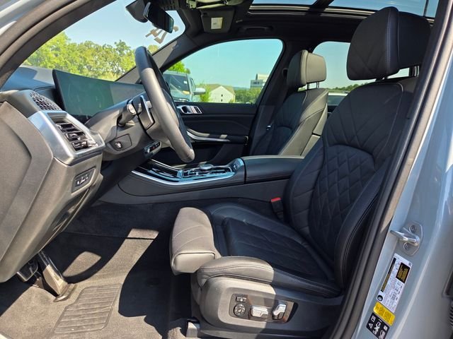Used 2024 Gray BMW xDrive40i image 9